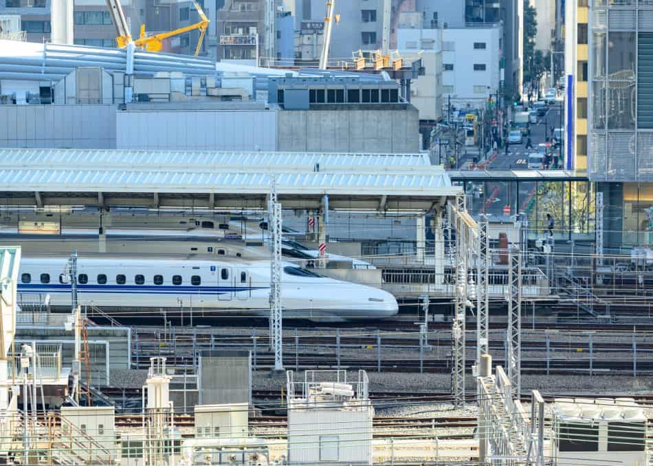 shinkansen bullet trains lined up at station