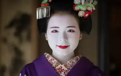 She Moves Like Flowing Water: Portraits of a Geisha
